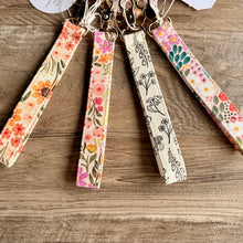 Load image into Gallery viewer, Floral Wristlet Keychain