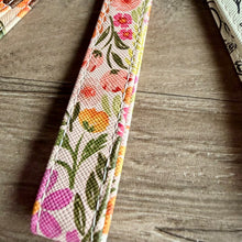 Load image into Gallery viewer, Floral Wristlet Keychain