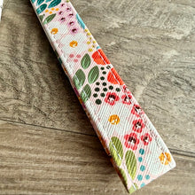Load image into Gallery viewer, Floral Wristlet Keychain