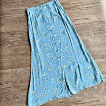 Load image into Gallery viewer, Floral Button Down Midi Skirt