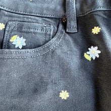 Load image into Gallery viewer, High Rise Embroidered Shorts